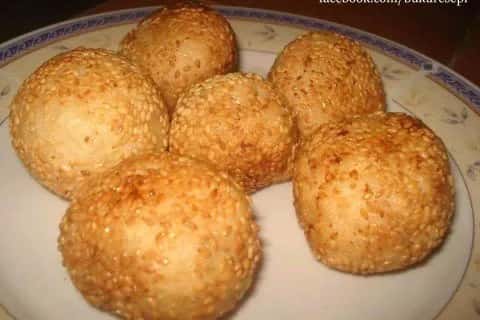 Kuih Bom