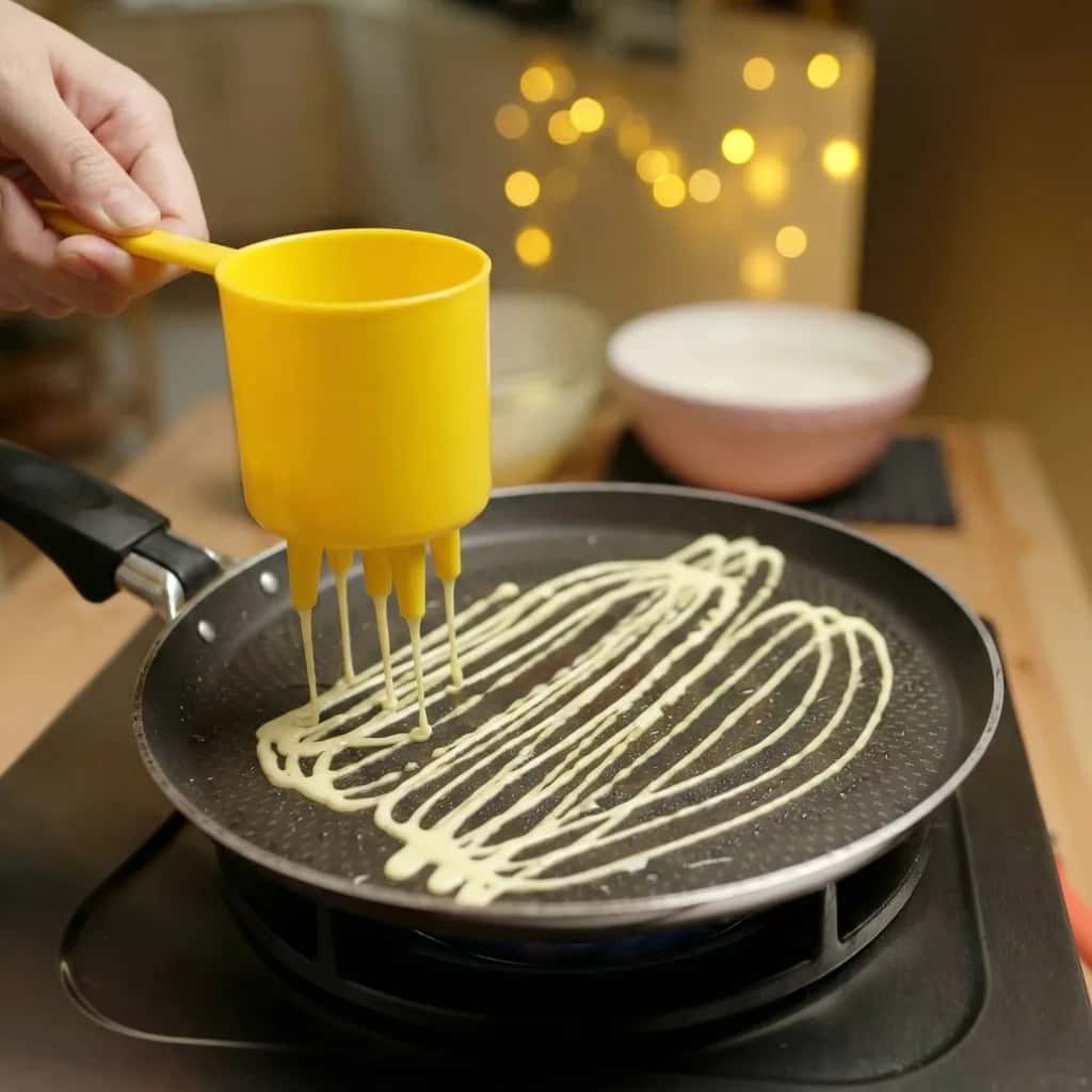 Acuan Biasa vs Botol Muncung 3: Mana Satu Rahsia Roti Jala Cantik?