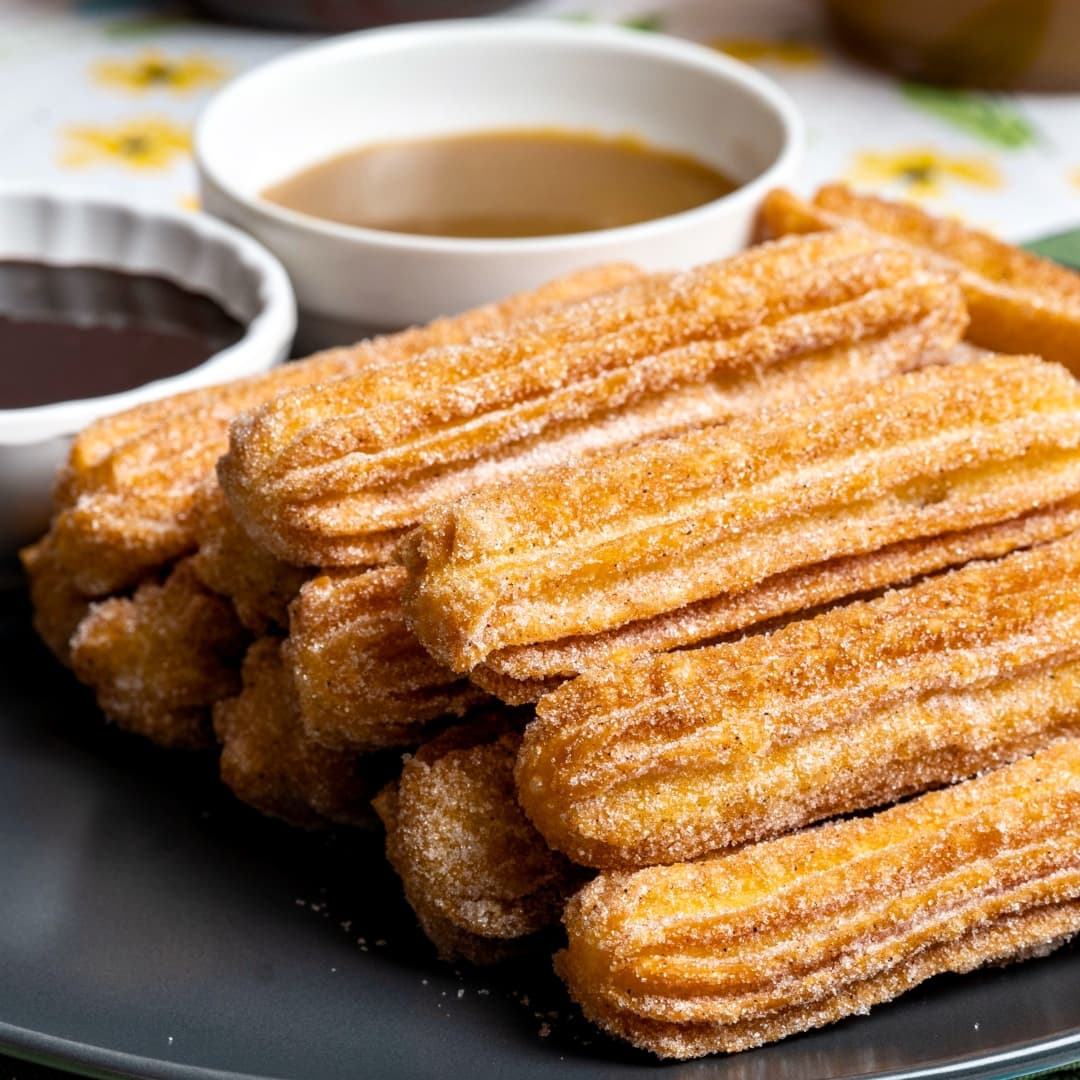 Resepi Churros Rangup di Luar, Lembut di Dalam + Sos Coklat & Butterscotch