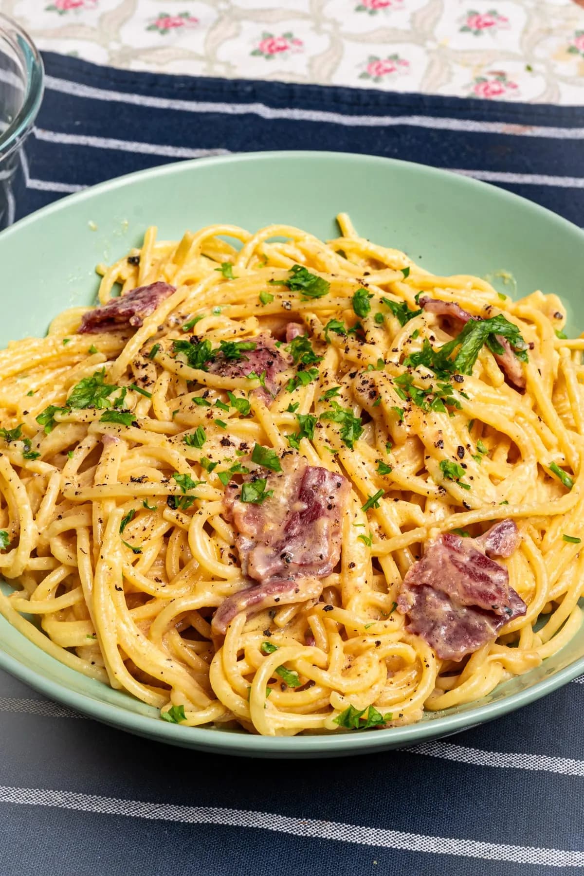 Spaghetti carbonara halal autentik tanpa telur dengan streaky beef rangup