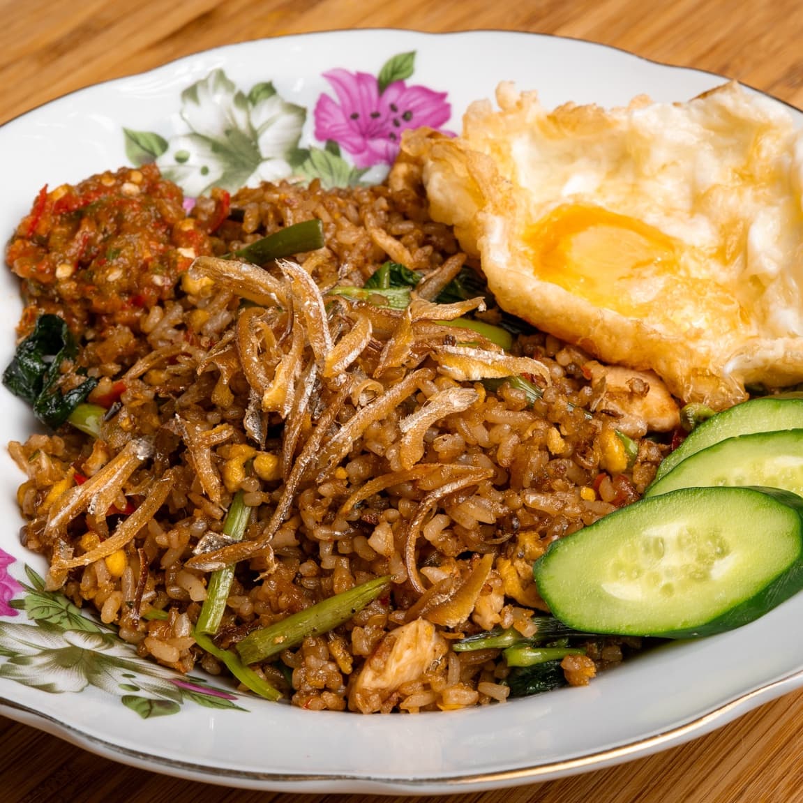 Nasi goreng kampung bersama sambal belacan padu