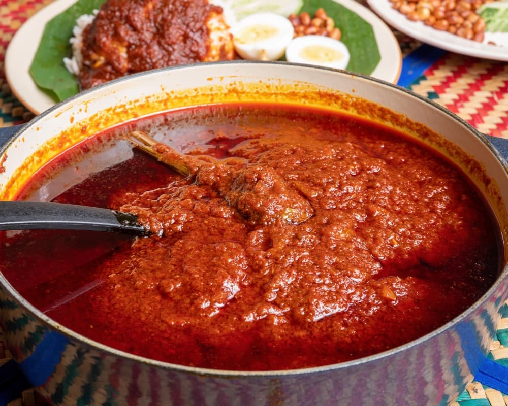 Sambal tumis nasi lemak tak pijar yang pekat dan berkilat