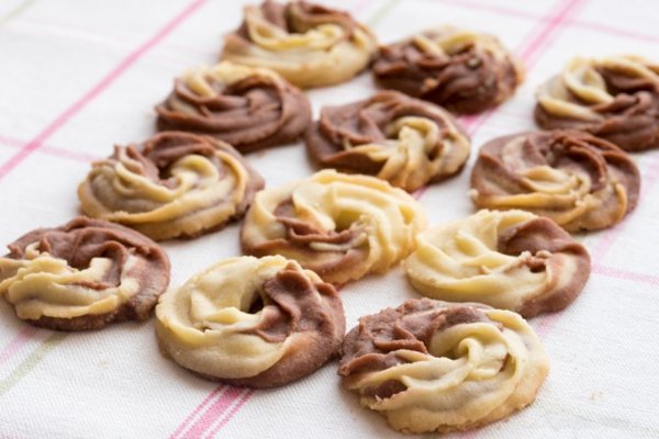 Chocolate Vanilla Viennese Cookies