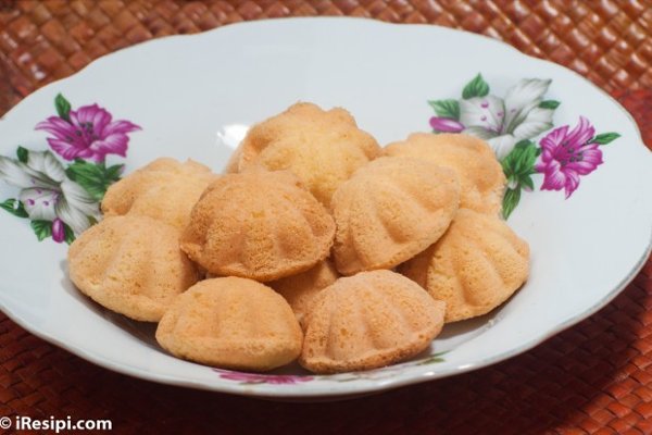 Kuih Bahulu