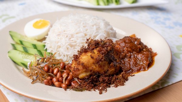 Ayam Goreng Berempah & Nasi Lemak Kukus