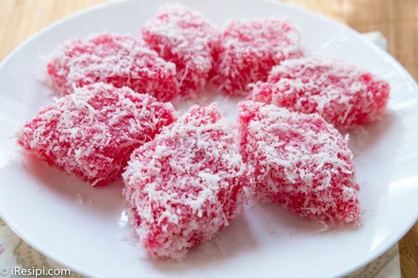 Kuih Sagu Merah