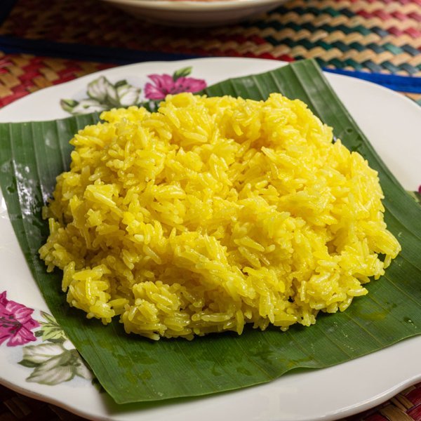 Pulut Kuning dan Kari Ayam Berkerisik