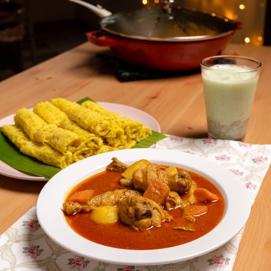 Roti Jala Lembut dan Kari Ayam Berkerisik