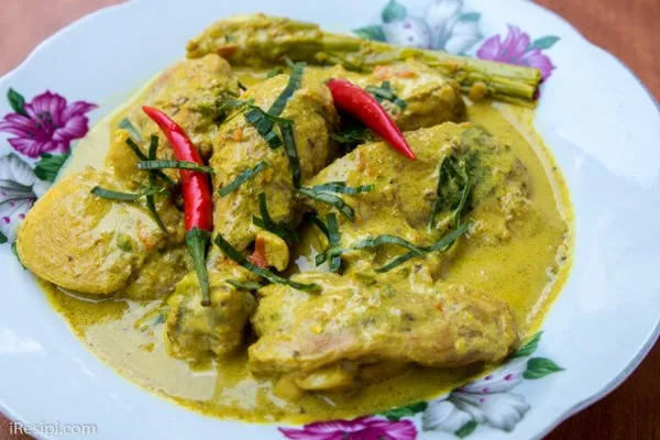 Ayam Masak Lemak Cili Api Sedap - Resepi Che Nom