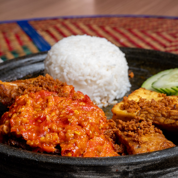 Set Ayam Gepuk dengan Sambal Gesek Istimewa