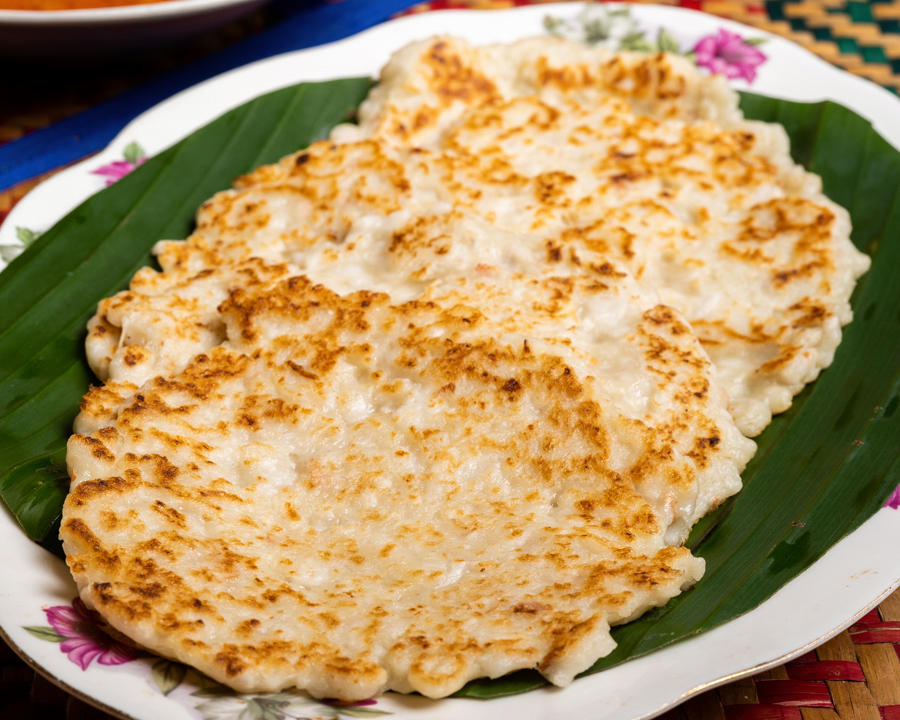 Lempeng Kelapa dan Kari Ikan Kembung Utara