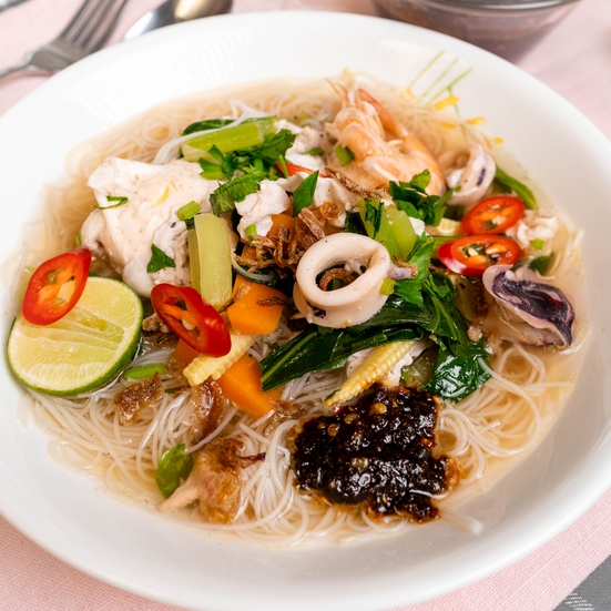 Bihun Sup Ala Restoran Thai Dan Sambal Kicap.